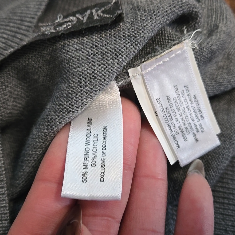 Cutter and Buck Light Gray V Neck Sweater Merino Wool Blend XL Minimalist - Picture 4 of 7